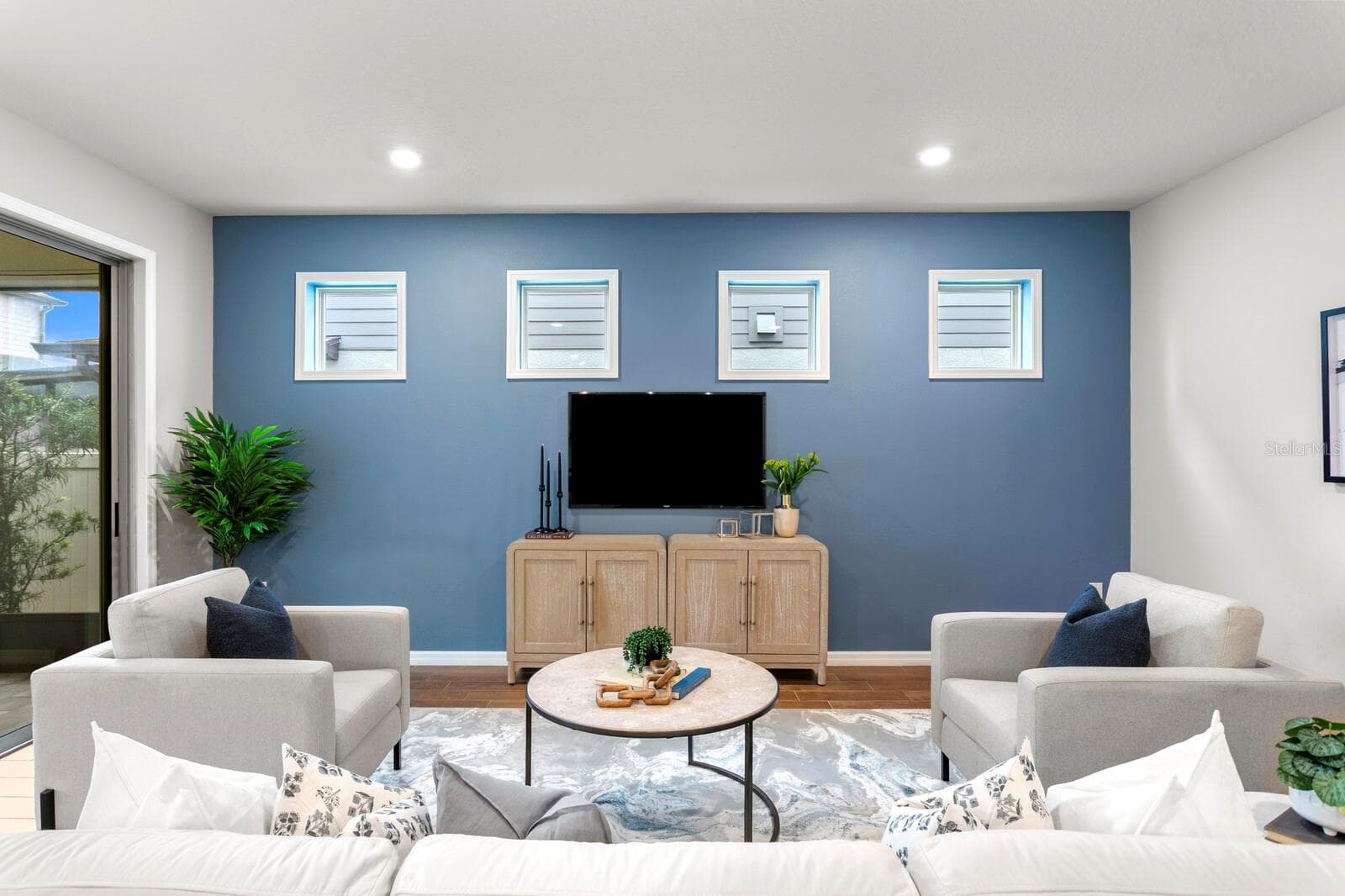 Large family room - 18908 WILLOWMORE CEDAR DR, LUTZ