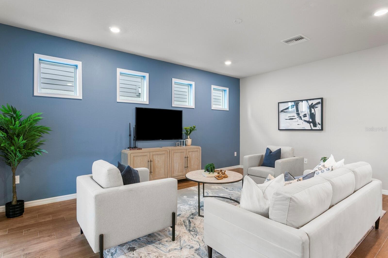 4 transom windows allow for tons of natural light - 18908 WILLOWMORE CEDAR DR, LUTZ