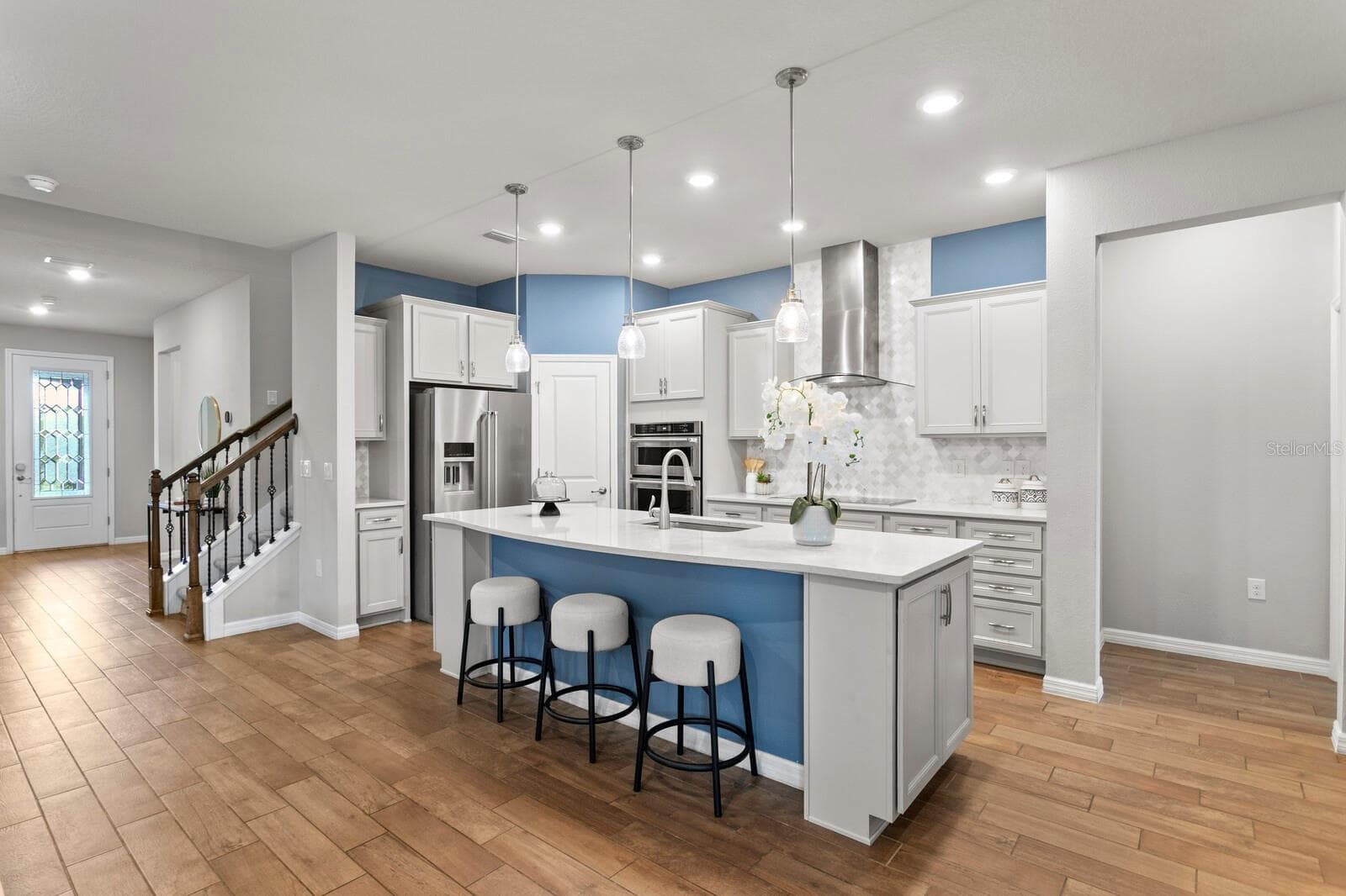 Open design around kitchen - 18908 WILLOWMORE CEDAR DR, LUTZ