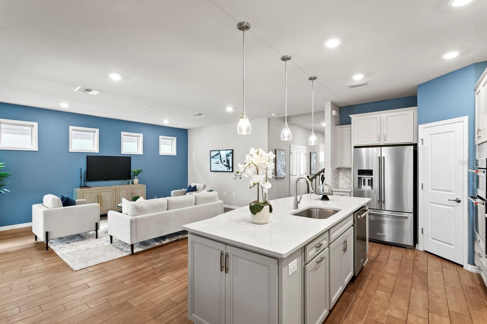 Views from kitchen into family room - 18908 WILLOWMORE CEDAR DR, LUTZ