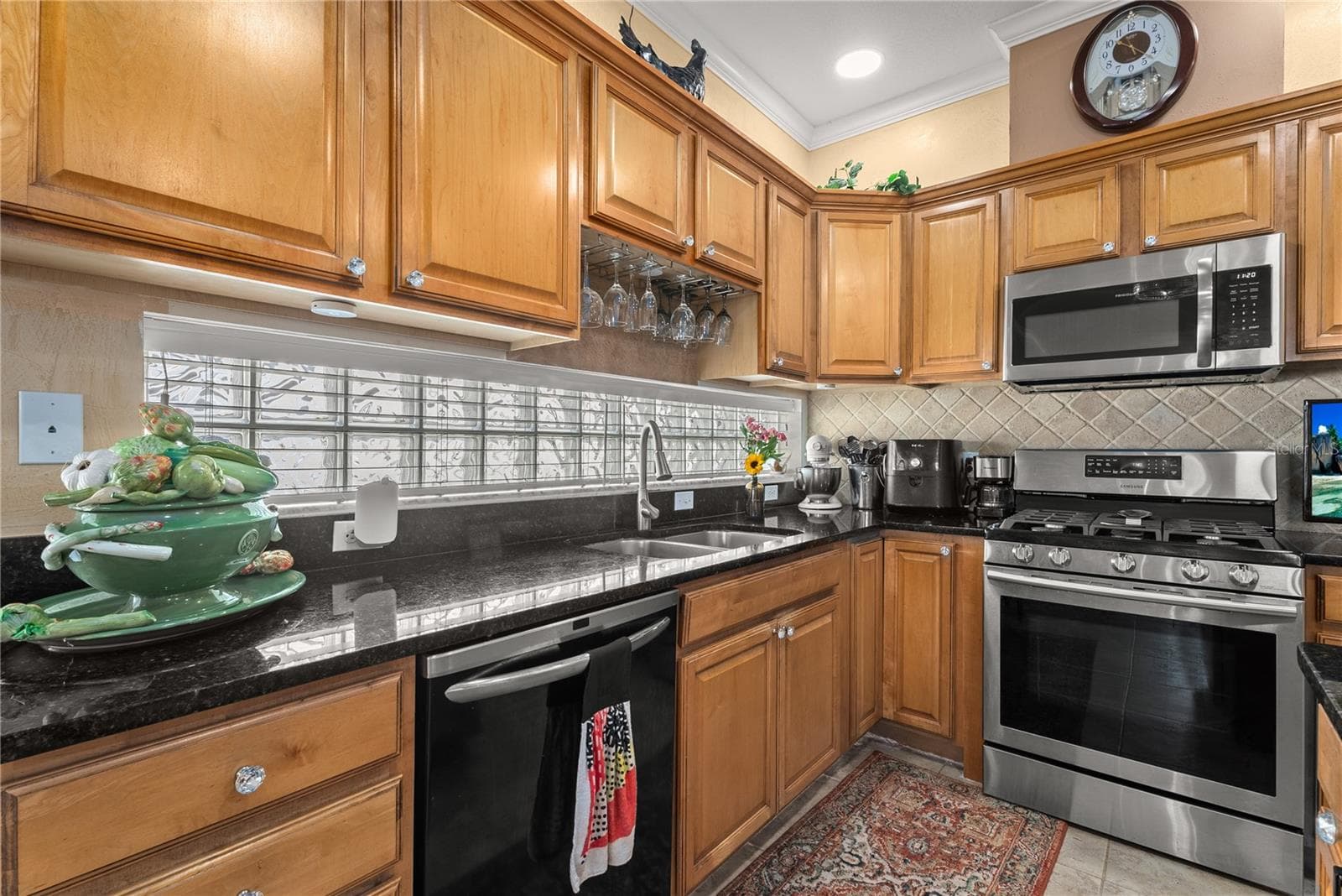 Newer appilances, including a natural gas cooktop. - 11326 BLUE SAGE PL, LAKEWOOD RANCH