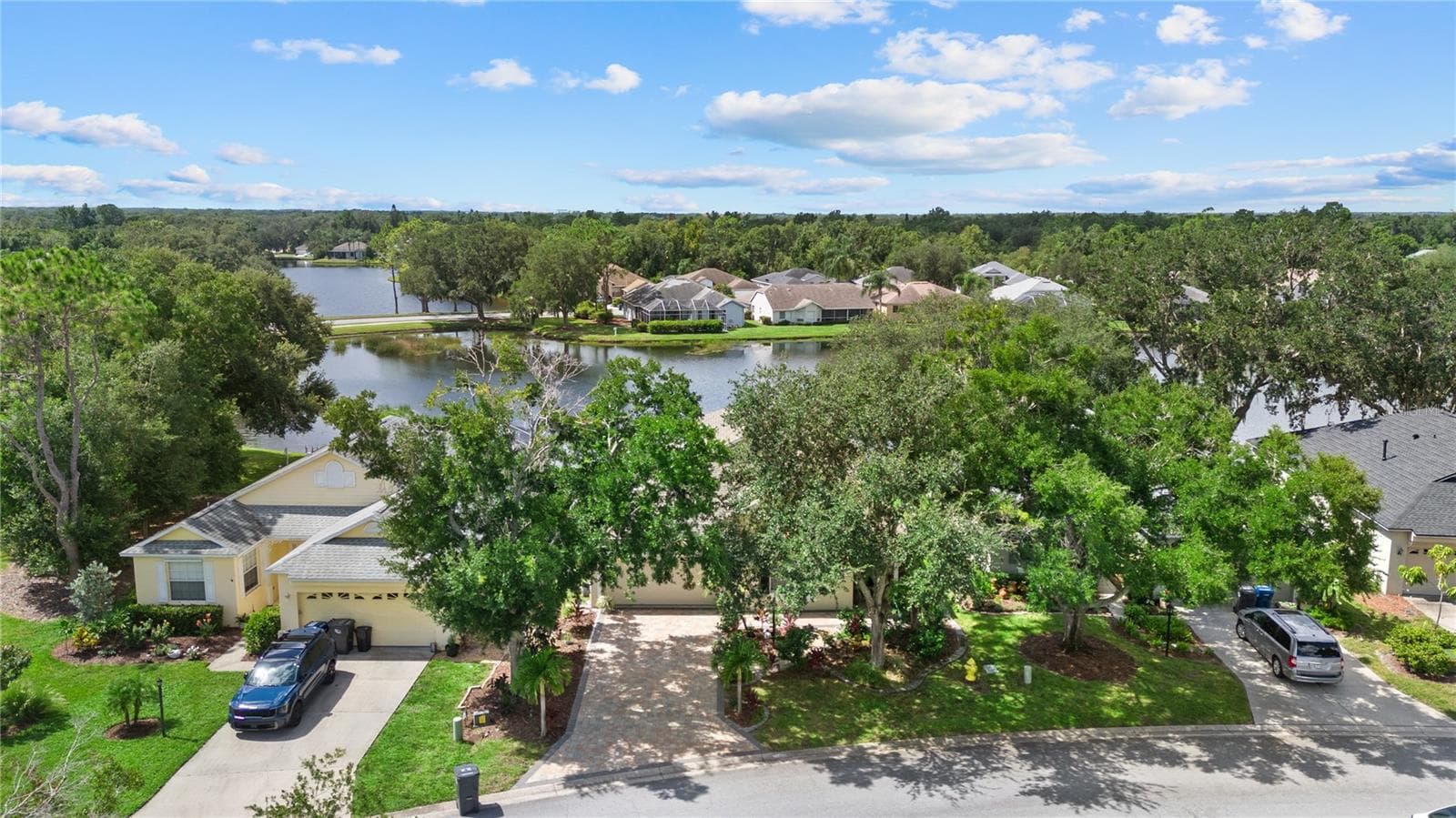 Lakefront on a quite, cul-de-sac street. - 11326 BLUE SAGE PL, LAKEWOOD RANCH