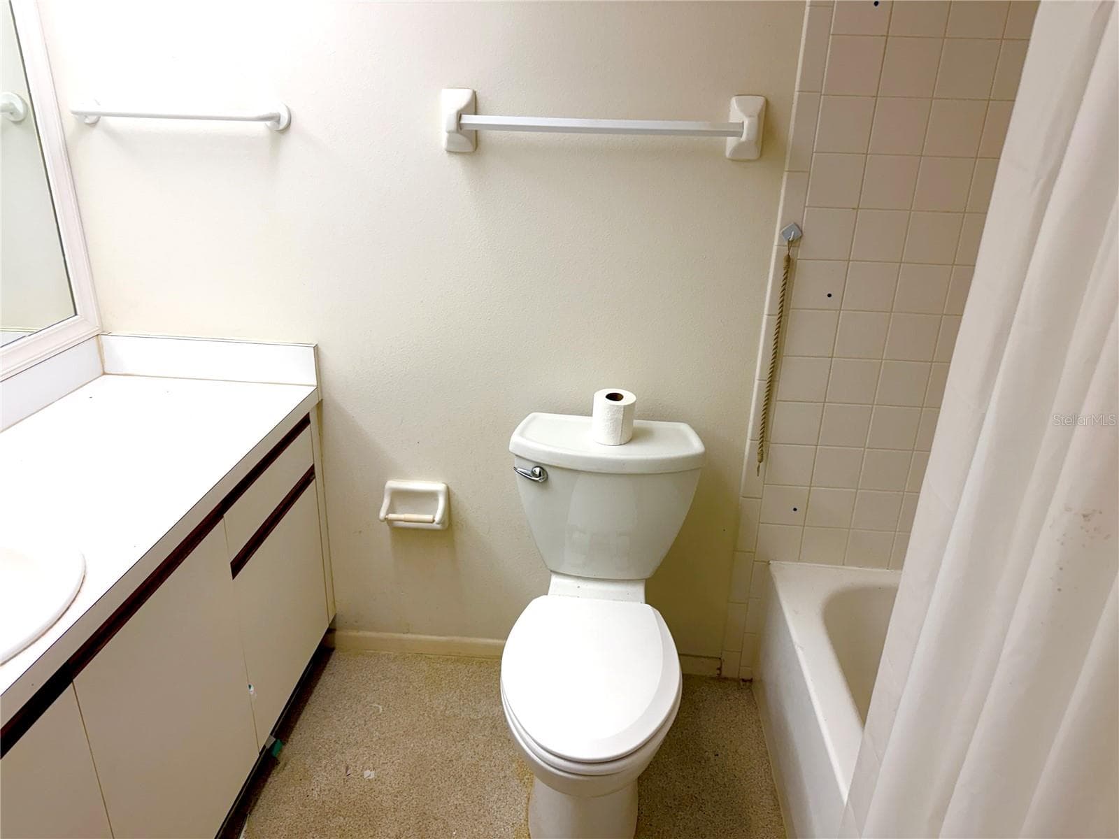 Big Bathroom - 625 30TH AVE W #G109, BRADENTON