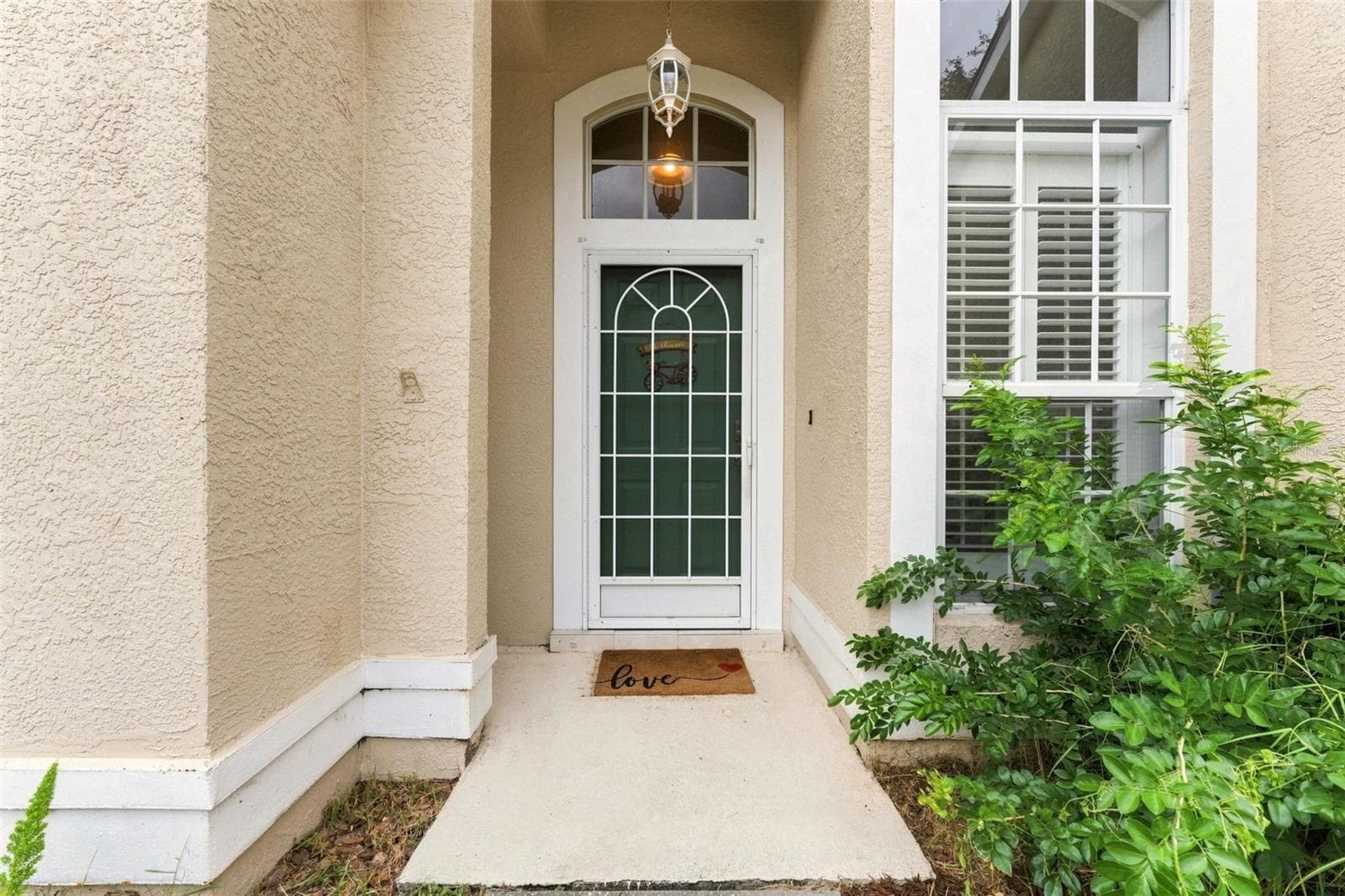 Plantation shutters on all front yard facing windows - 491 BRILAND ST, TARPON SPRINGS