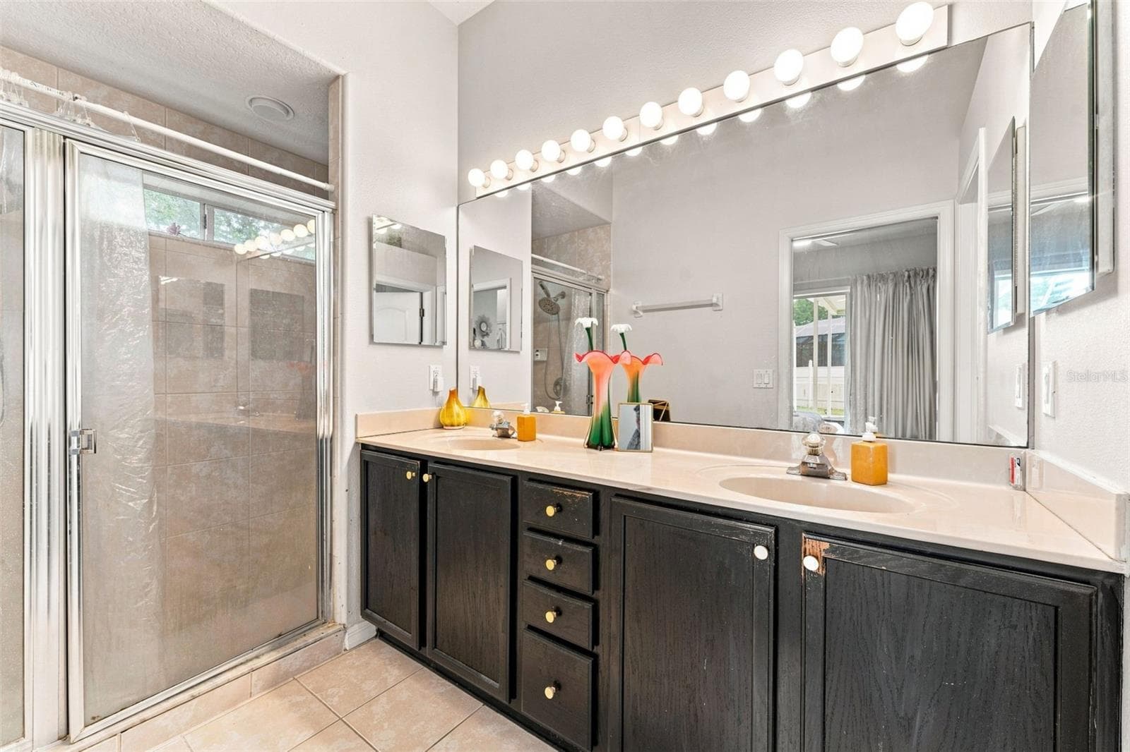 Primary bathroom, tile shower - 491 BRILAND ST, TARPON SPRINGS