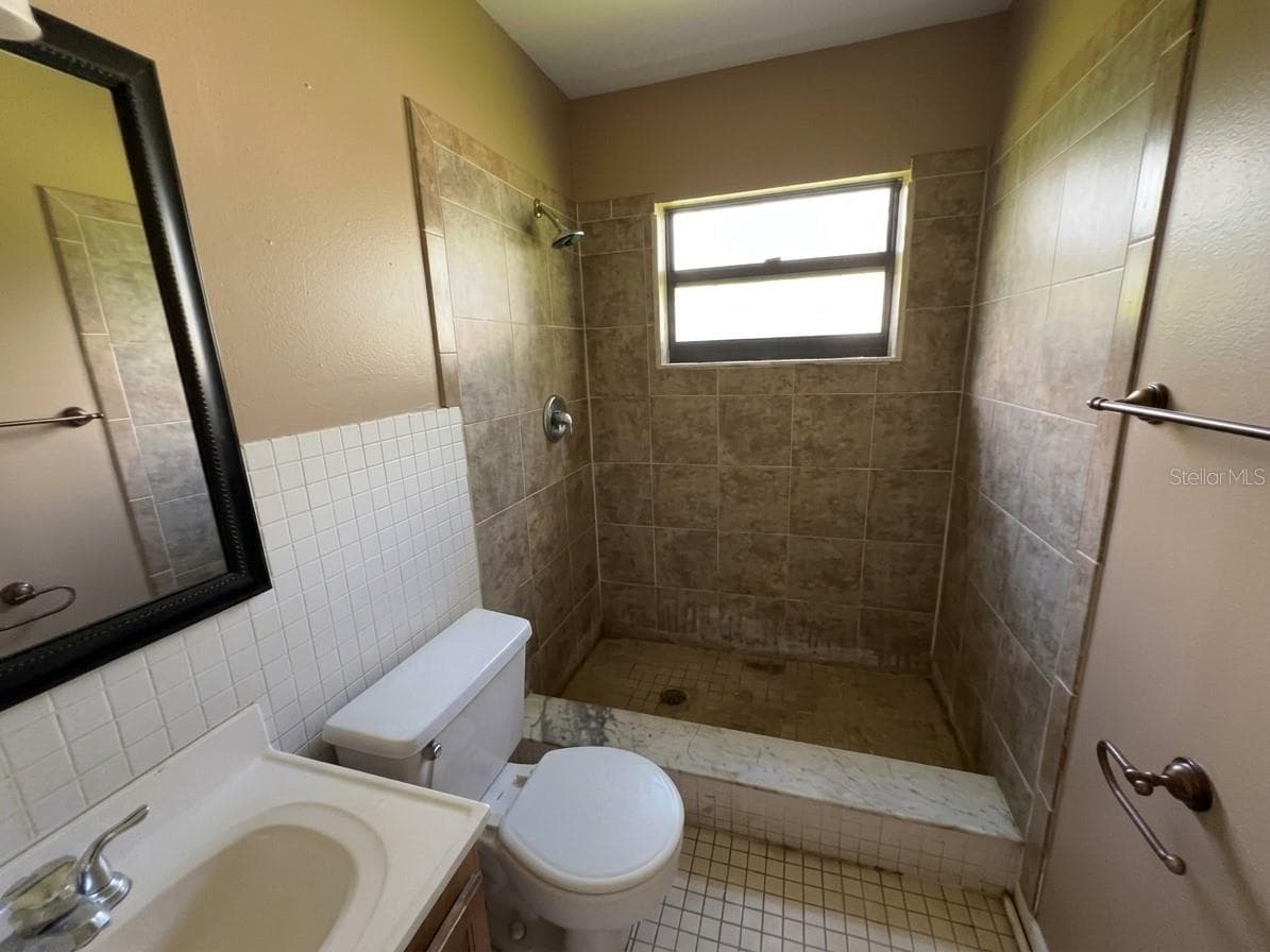 Single Family Residence at 996 GRAYSON DR, ORLANDO, photo 7 of 10