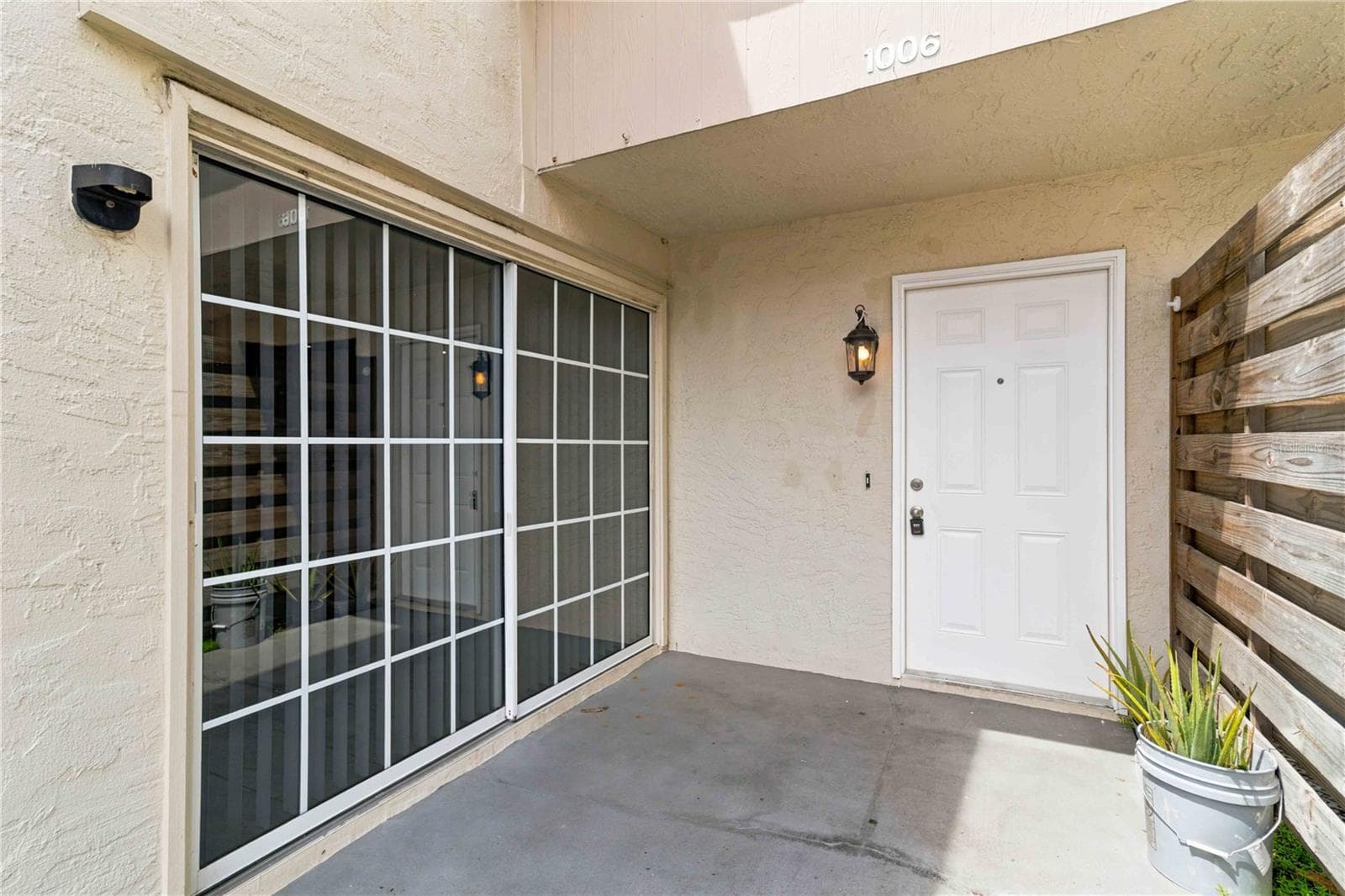 Condominium at 1006 LONGFELLOW CT, SARASOTA, photo 2 of 55