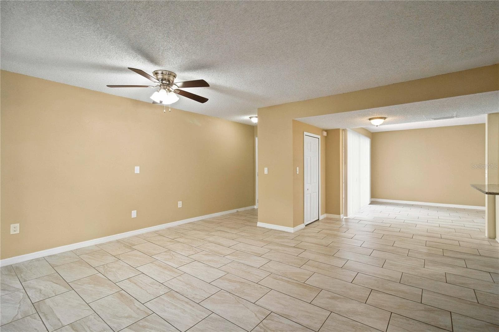 Condominium at 1006 LONGFELLOW CT, SARASOTA, photo 5 of 55