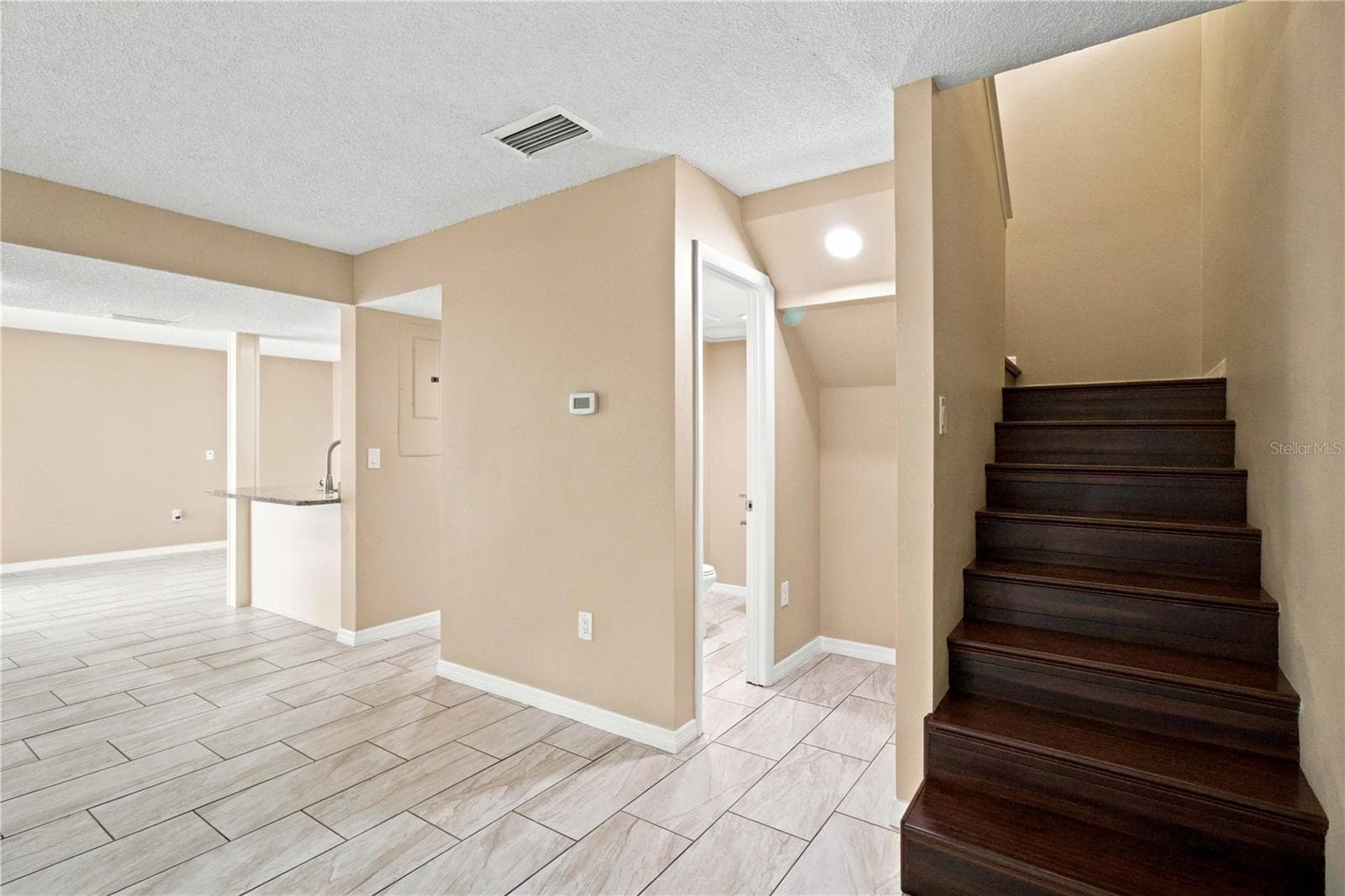Condominium at 1006 LONGFELLOW CT, SARASOTA, photo 7 of 55