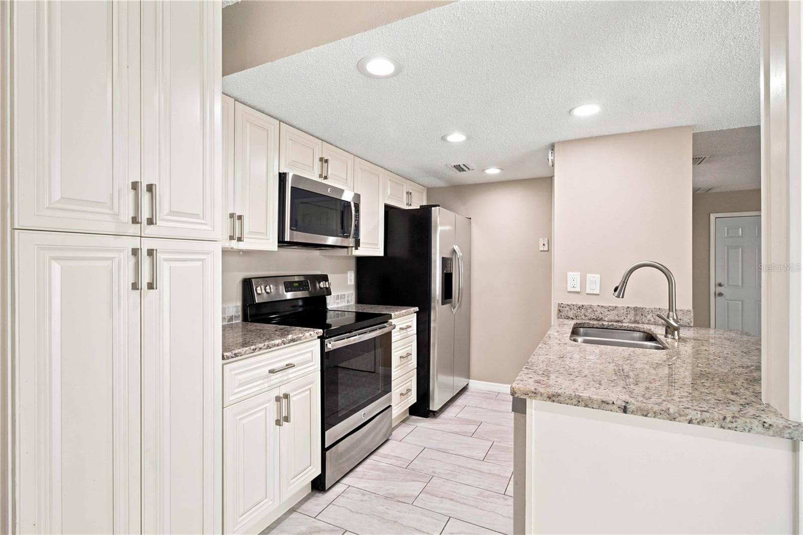Condominium at 1006 LONGFELLOW CT, SARASOTA, photo 14 of 55
