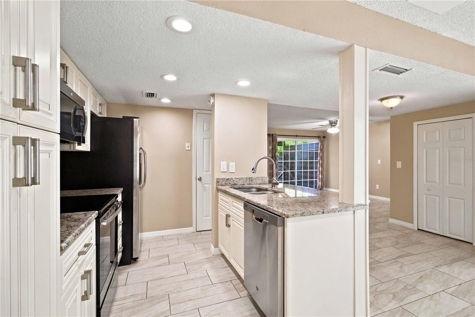 Condominium at 1006 LONGFELLOW CT, SARASOTA, photo 15 of 55