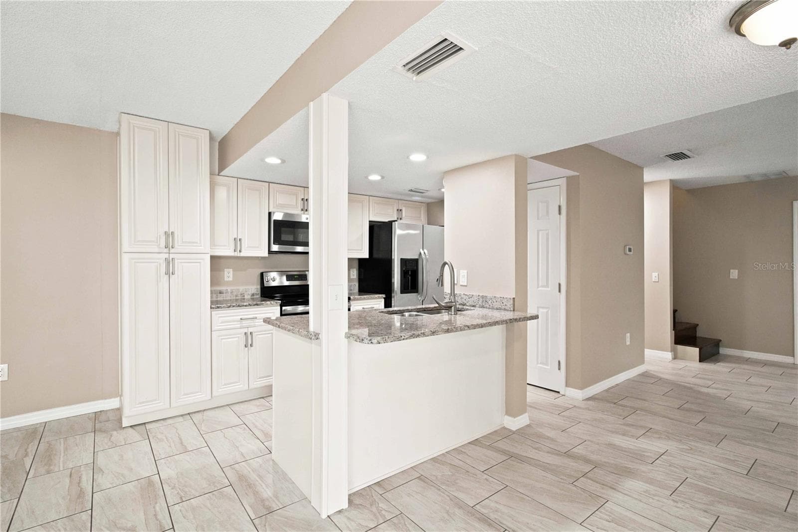 Condominium at 1006 LONGFELLOW CT, SARASOTA, photo 16 of 55