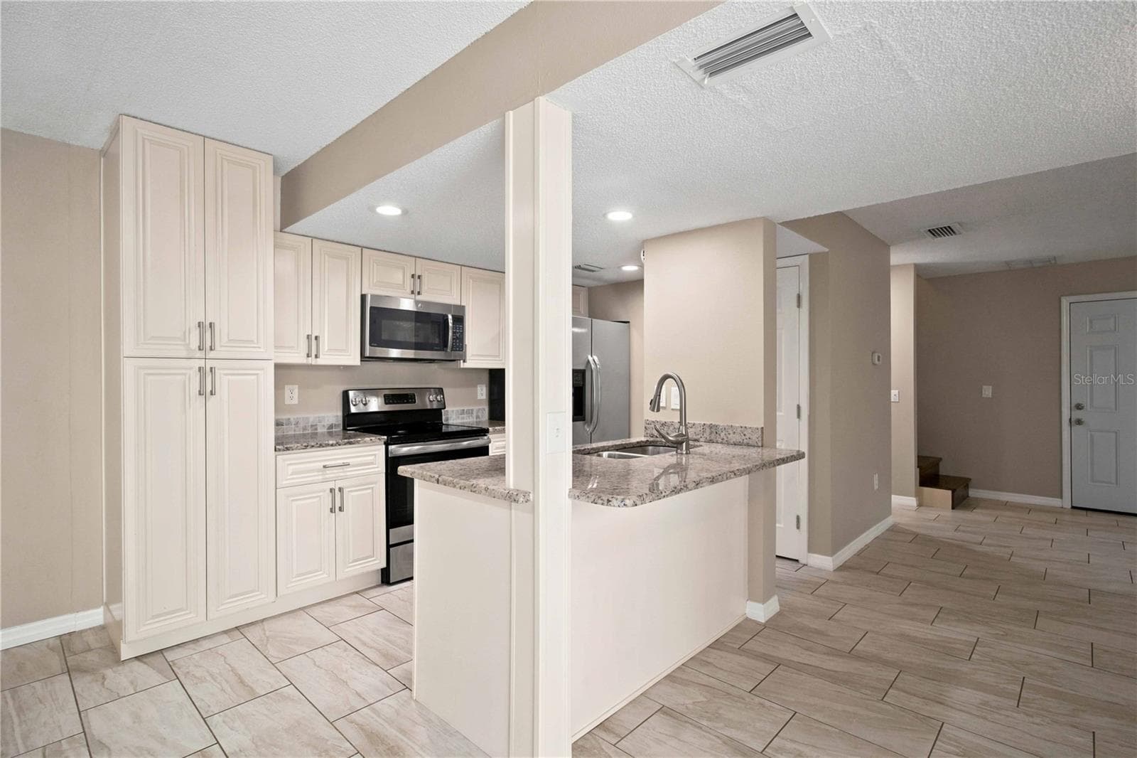Condominium at 1006 LONGFELLOW CT, SARASOTA, photo 17 of 55