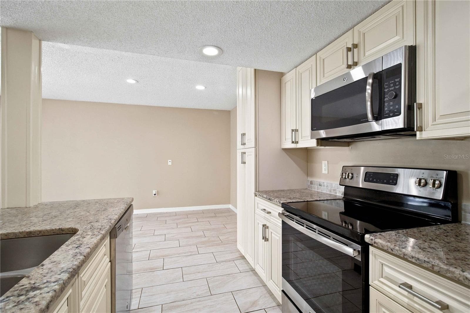Condominium at 1006 LONGFELLOW CT, SARASOTA, photo 19 of 55