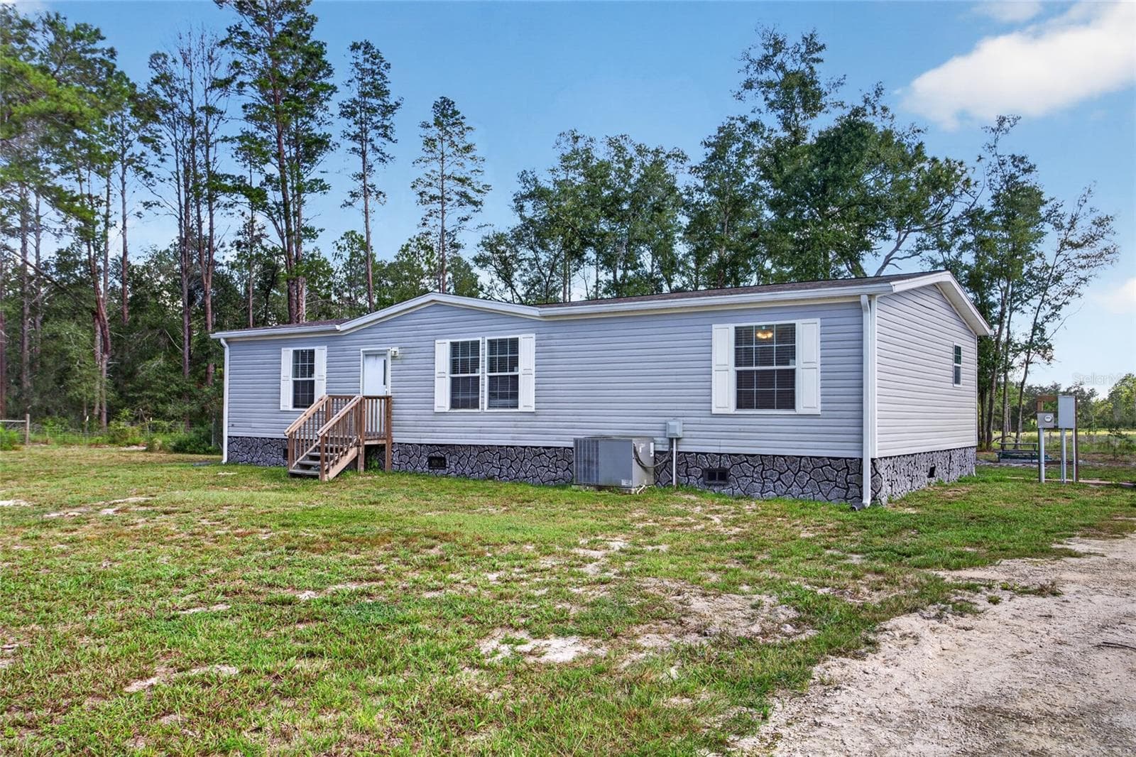 Manufactured Home at 79 NE 91ST ST, BRANFORD, photo 41 of 43