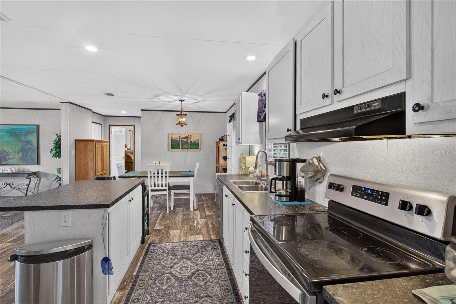 Manufactured Home at 79 NE 91ST ST, BRANFORD, photo 7 of 43