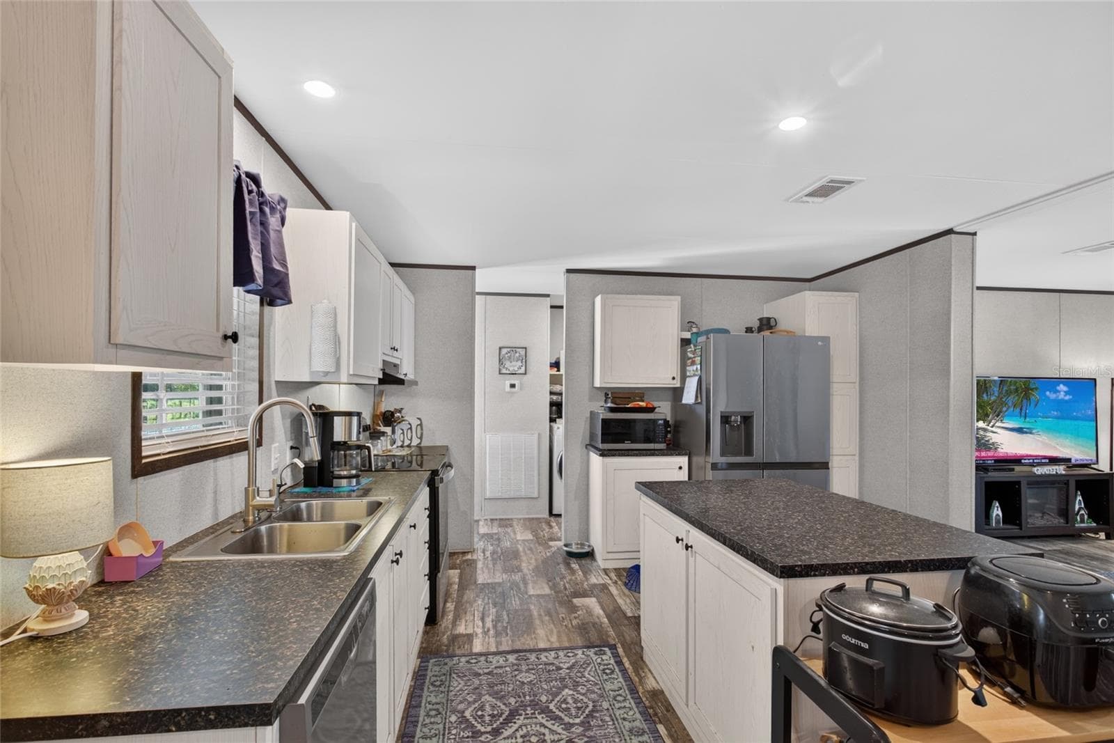 Manufactured Home at 79 NE 91ST ST, BRANFORD, photo 10 of 43