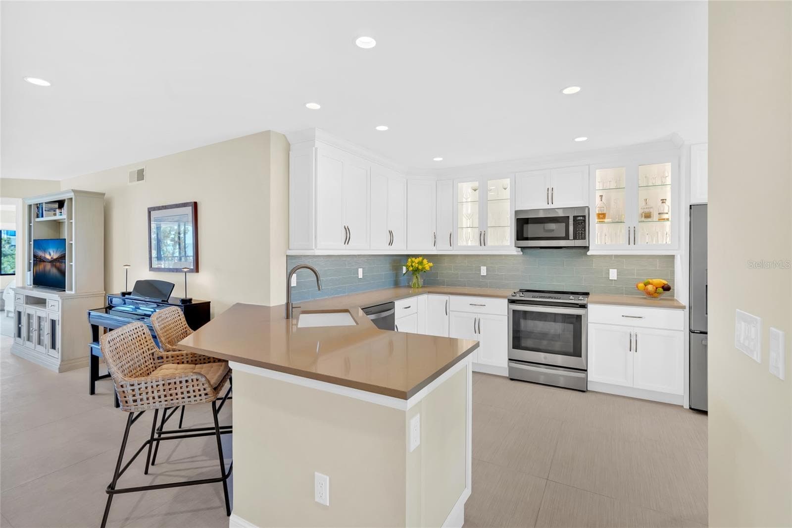 Condominium at 9226 MIDNIGHT PASS RD #3B, SARASOTA, photo 8 of 88