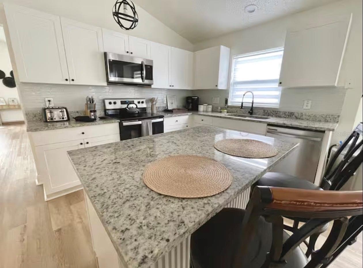 Single Family Residence at 522 ROCHESTER LOOP, DAVENPORT, photo 8 of 17