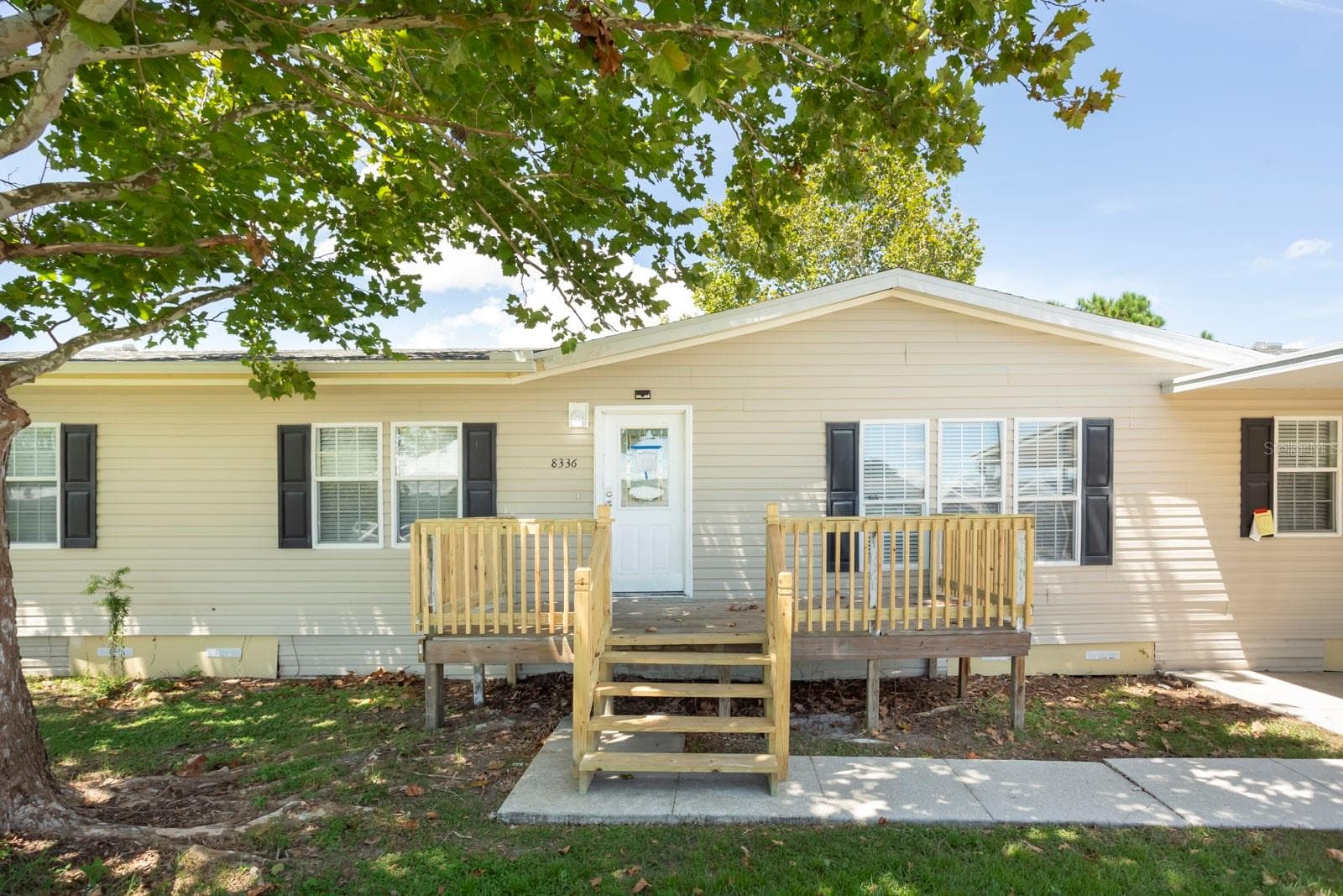 Manufactured Home at 8336 CHANCE DR, LAKELAND, photo 2 of 37