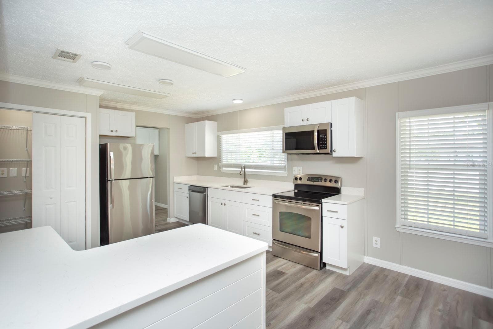 Manufactured Home at 8336 CHANCE DR, LAKELAND, photo 13 of 37