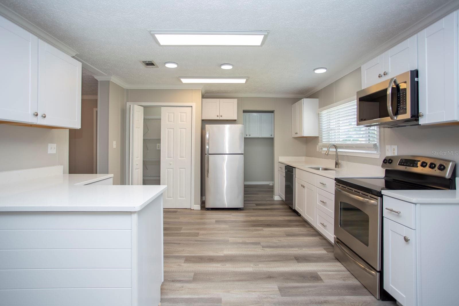 Manufactured Home at 8336 CHANCE DR, LAKELAND, photo 17 of 37