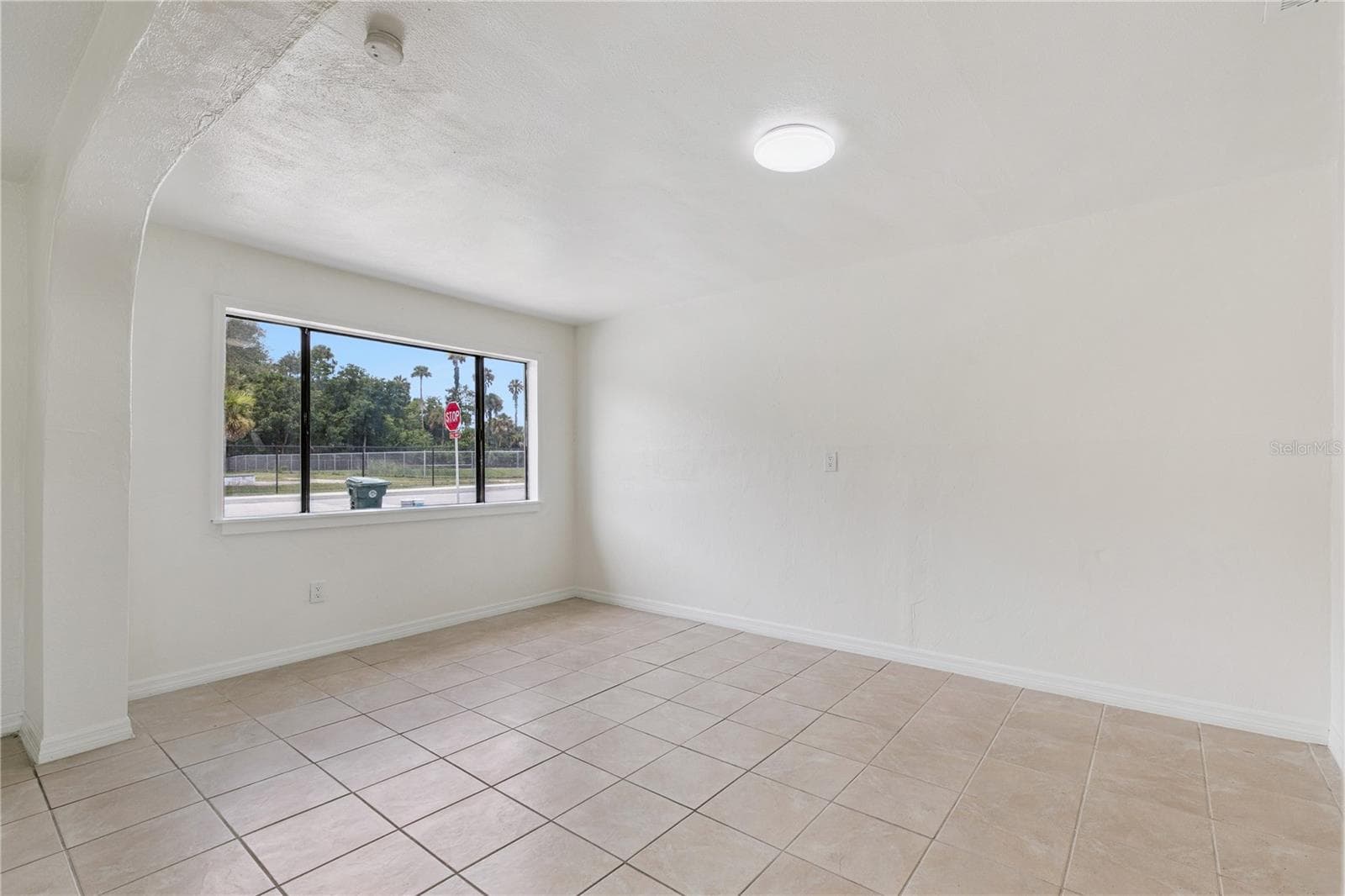 Bright and Spacious Living Area with Tile Flooring and Natural Light - 875 LOOMIS AVE, DAYTONA BEACH