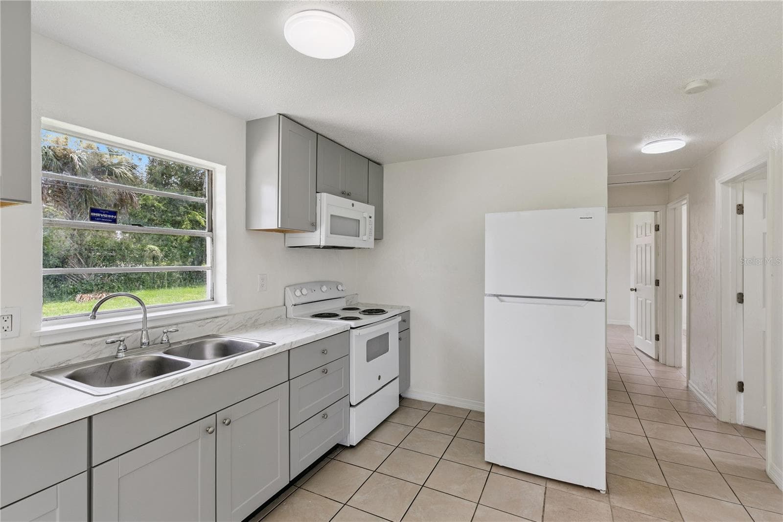 Kitchen - 875 LOOMIS AVE, DAYTONA BEACH