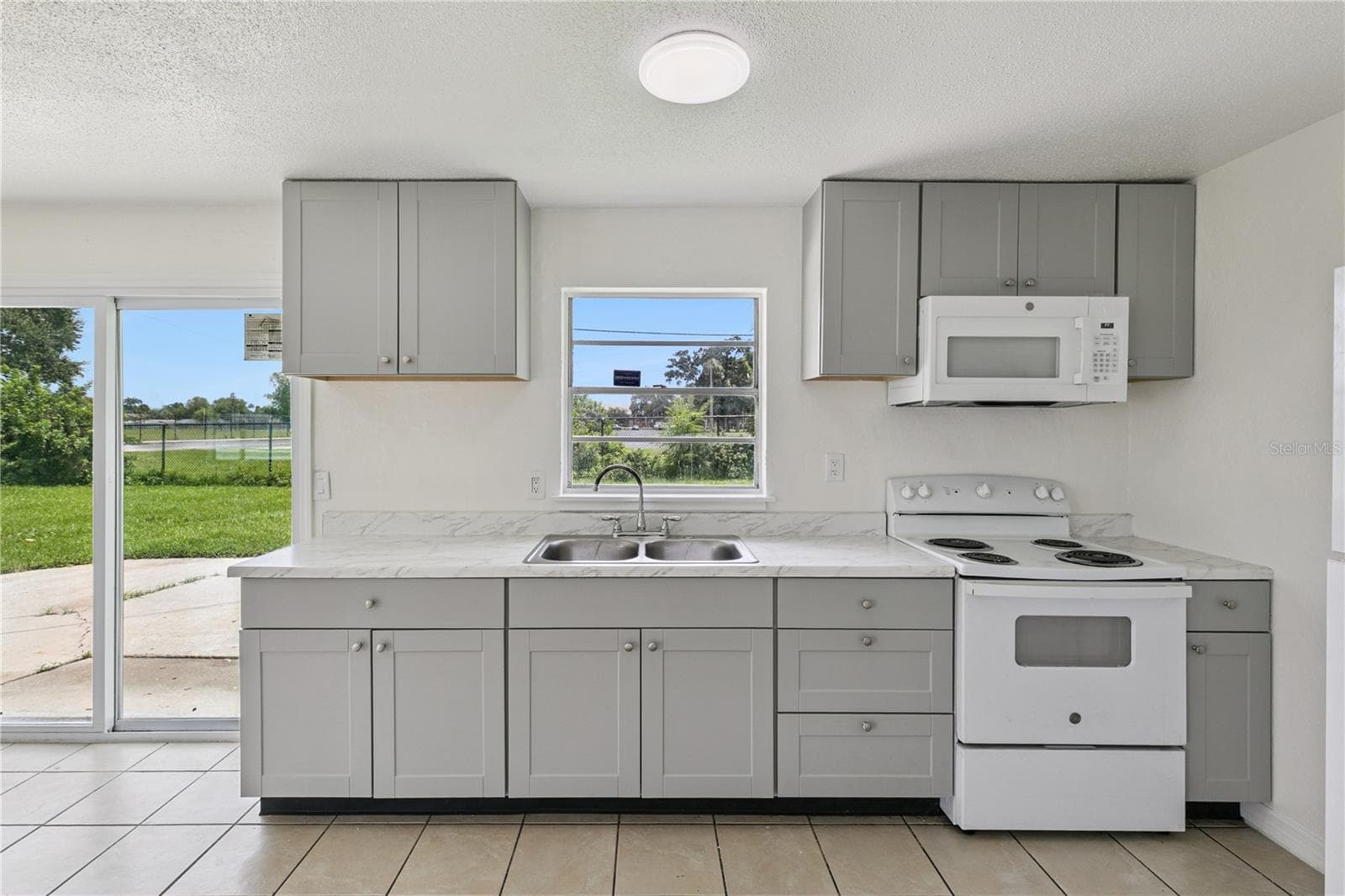 Bright Kitchen Overlooking Oversized Backyard - 875 LOOMIS AVE, DAYTONA BEACH