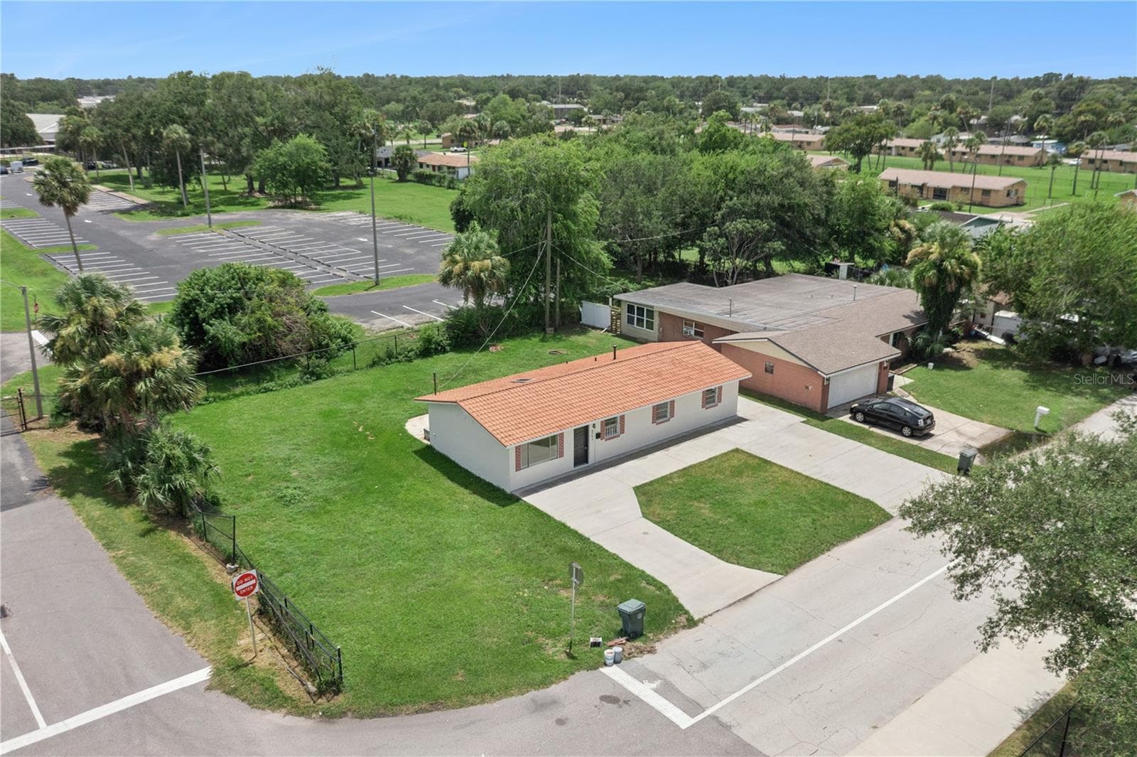 Side and Large Backyard - 875 LOOMIS AVE, DAYTONA BEACH