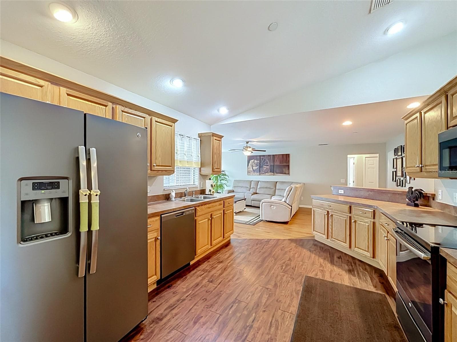 Large spacious kitchen between the dining and family room. - 18030 BAYAMON AVE, POLK CITY