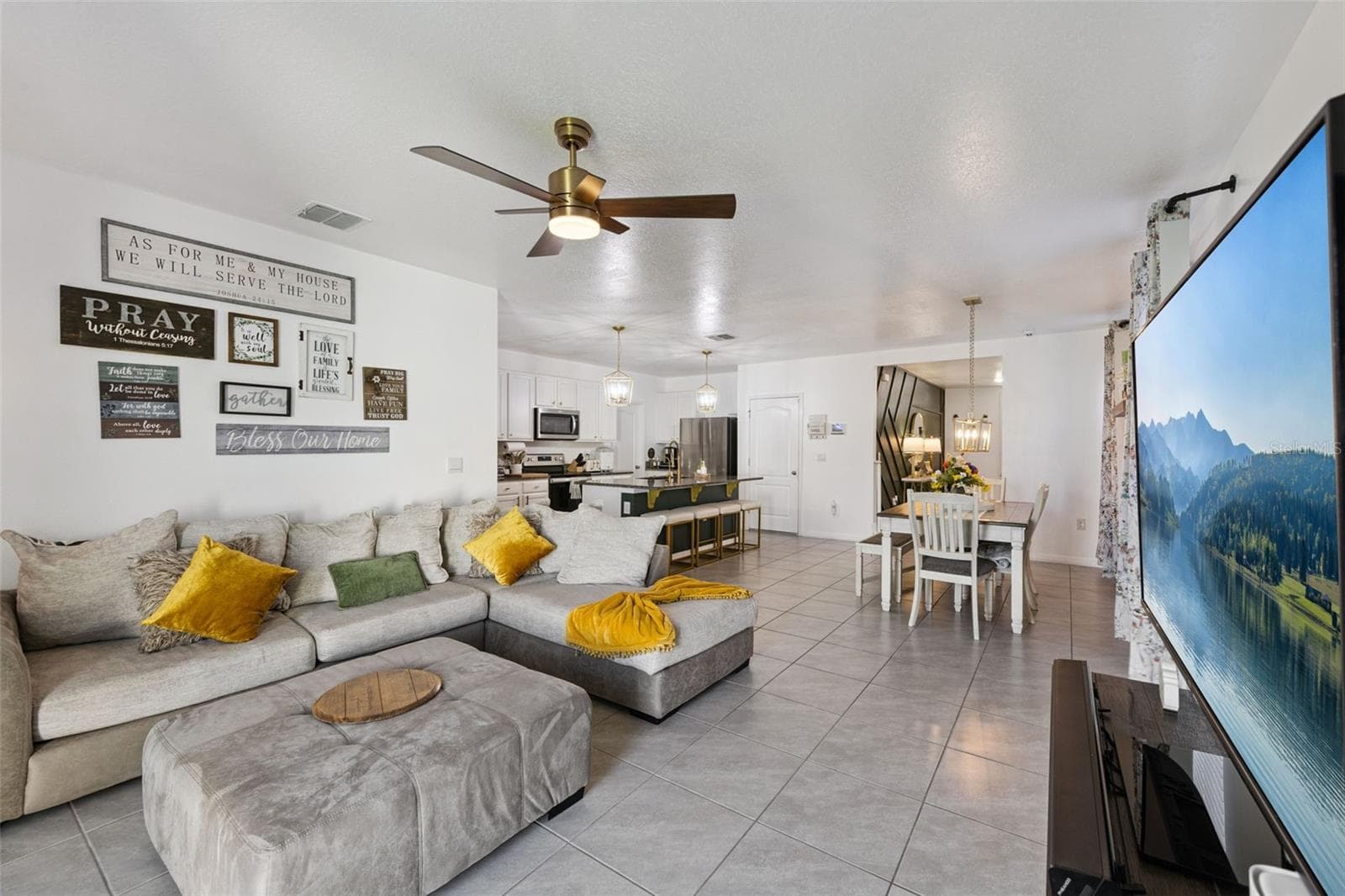 Single Family Residence at 3676 SUNGROVE CIR, SANFORD, photo 2 of 47