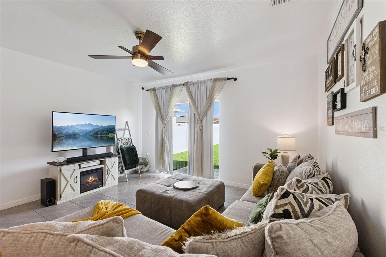 Single Family Residence at 3676 SUNGROVE CIR, SANFORD, photo 12 of 47