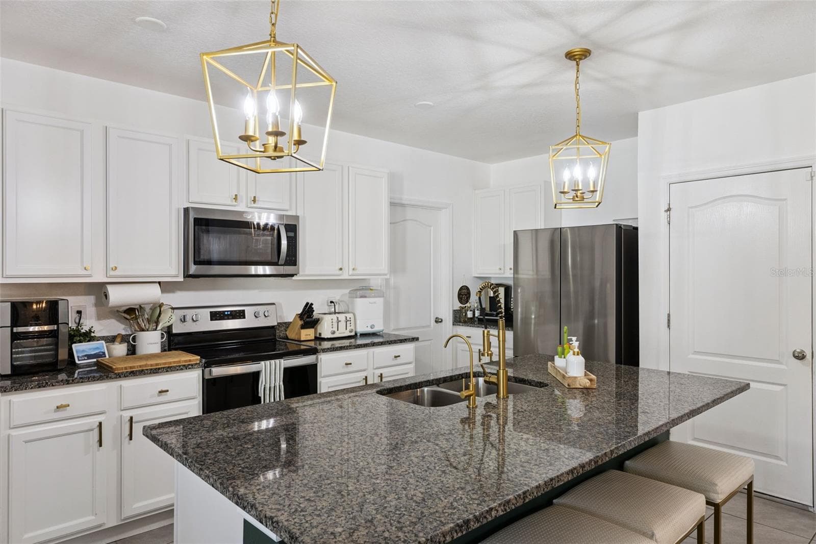 Single Family Residence at 3676 SUNGROVE CIR, SANFORD, photo 3 of 47