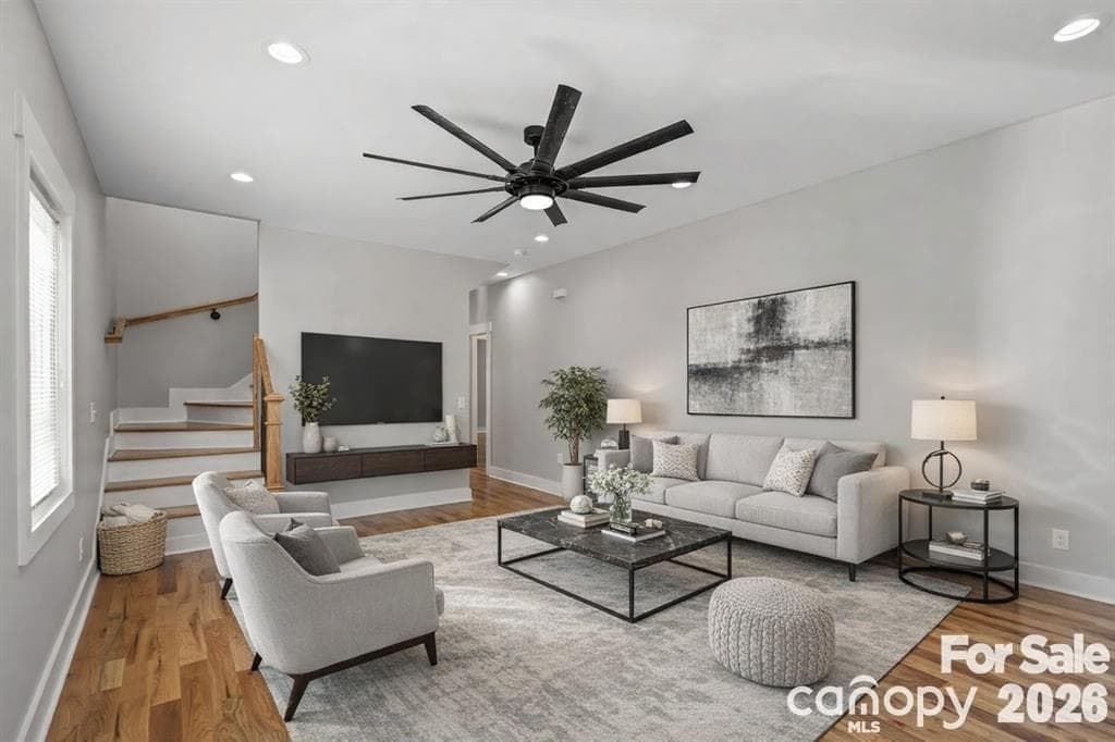 first floor living area - 543 30th Avenue NW, Hickory