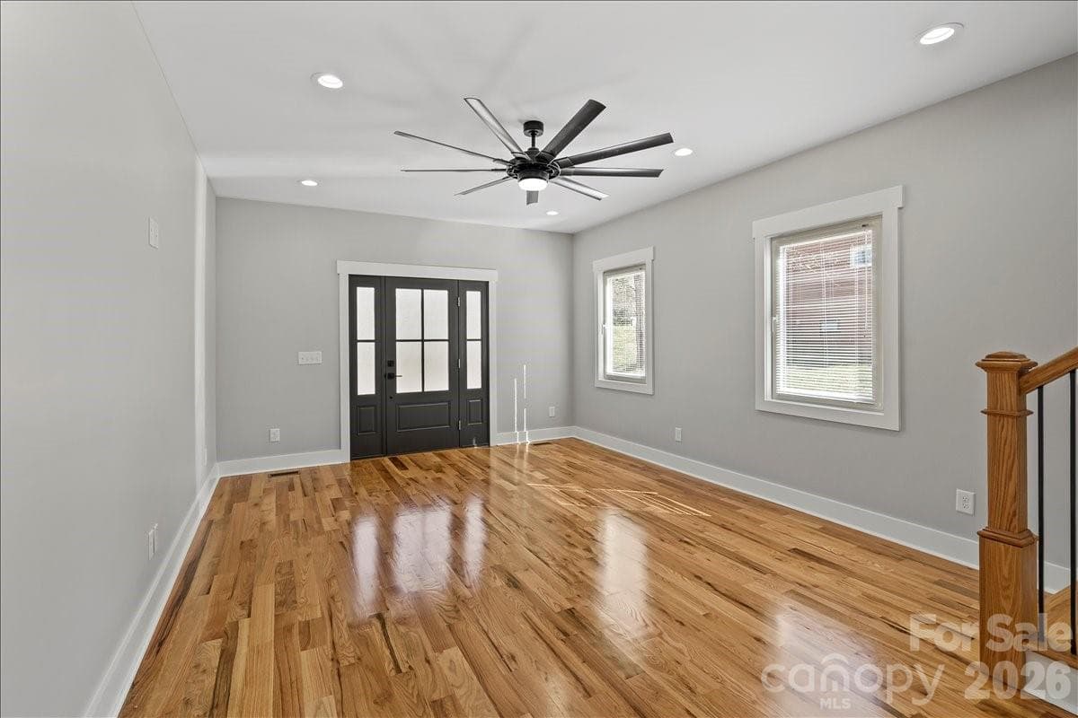first floor living area - 543 30th Avenue NW, Hickory