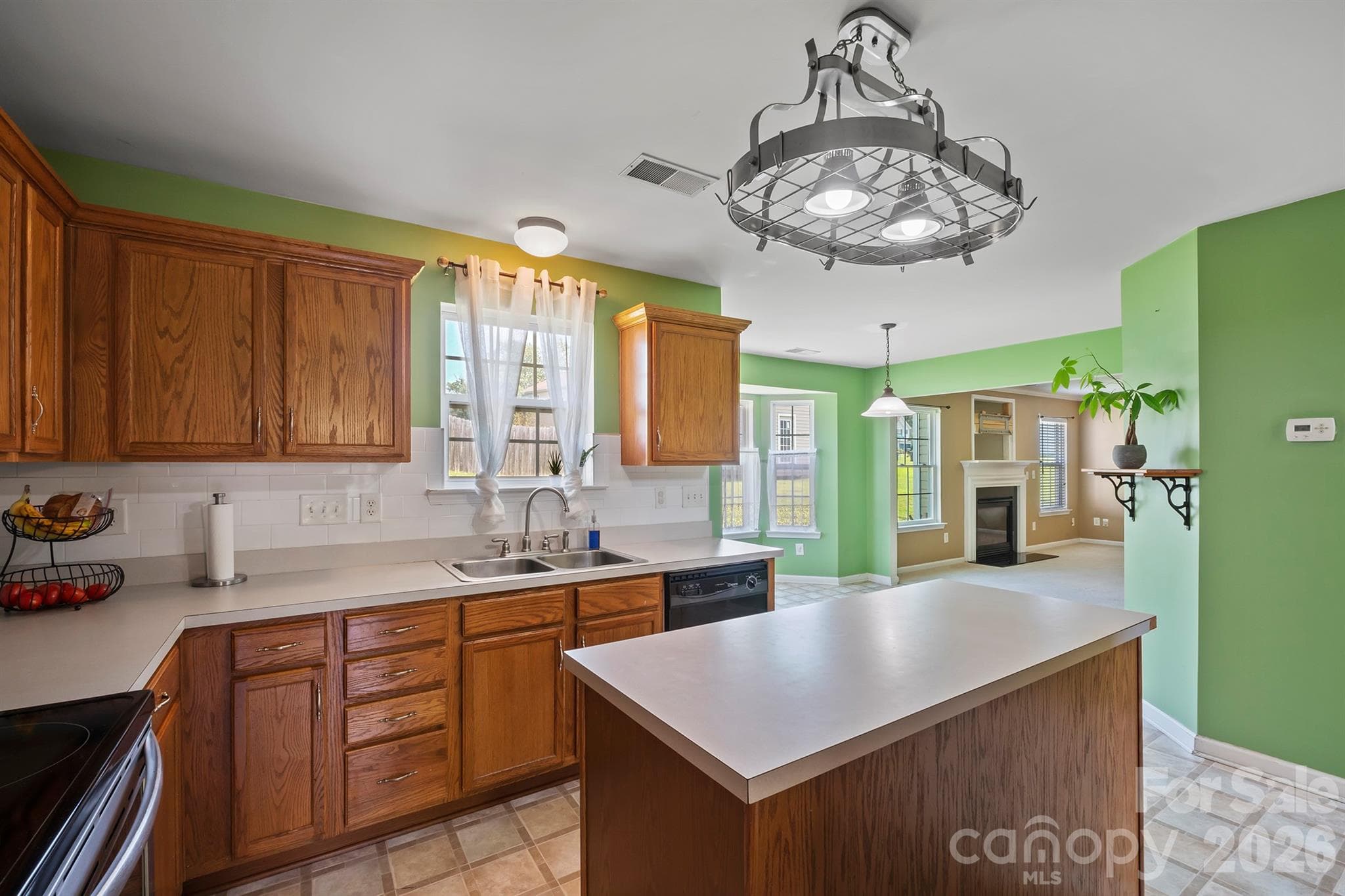 Single Family Residence at 2015 Mallard Pointe Drive, Kannapolis, photo 10 of 32