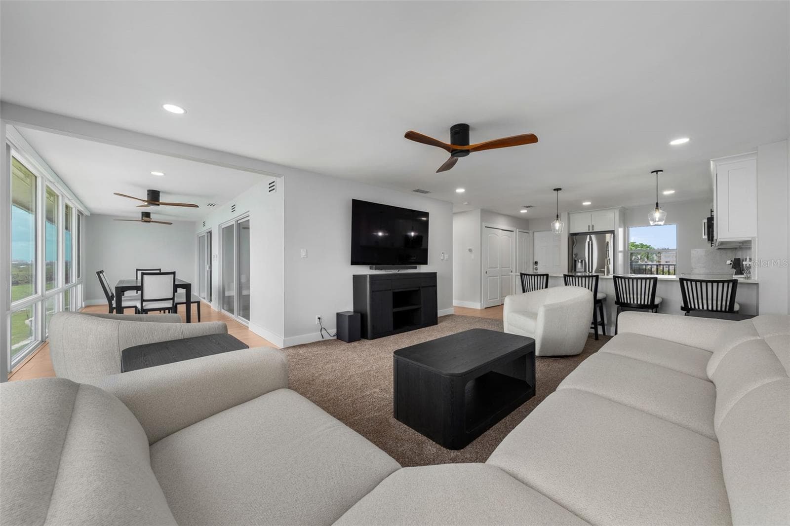 LIVING ROOM - 4800 GULF OF MEXICO DR #PH 3, LONGBOAT KEY