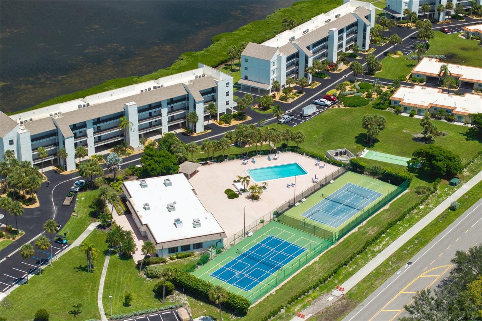 WINDWARD BAY AMENITIES - 4800 GULF OF MEXICO DR #PH 3, LONGBOAT KEY