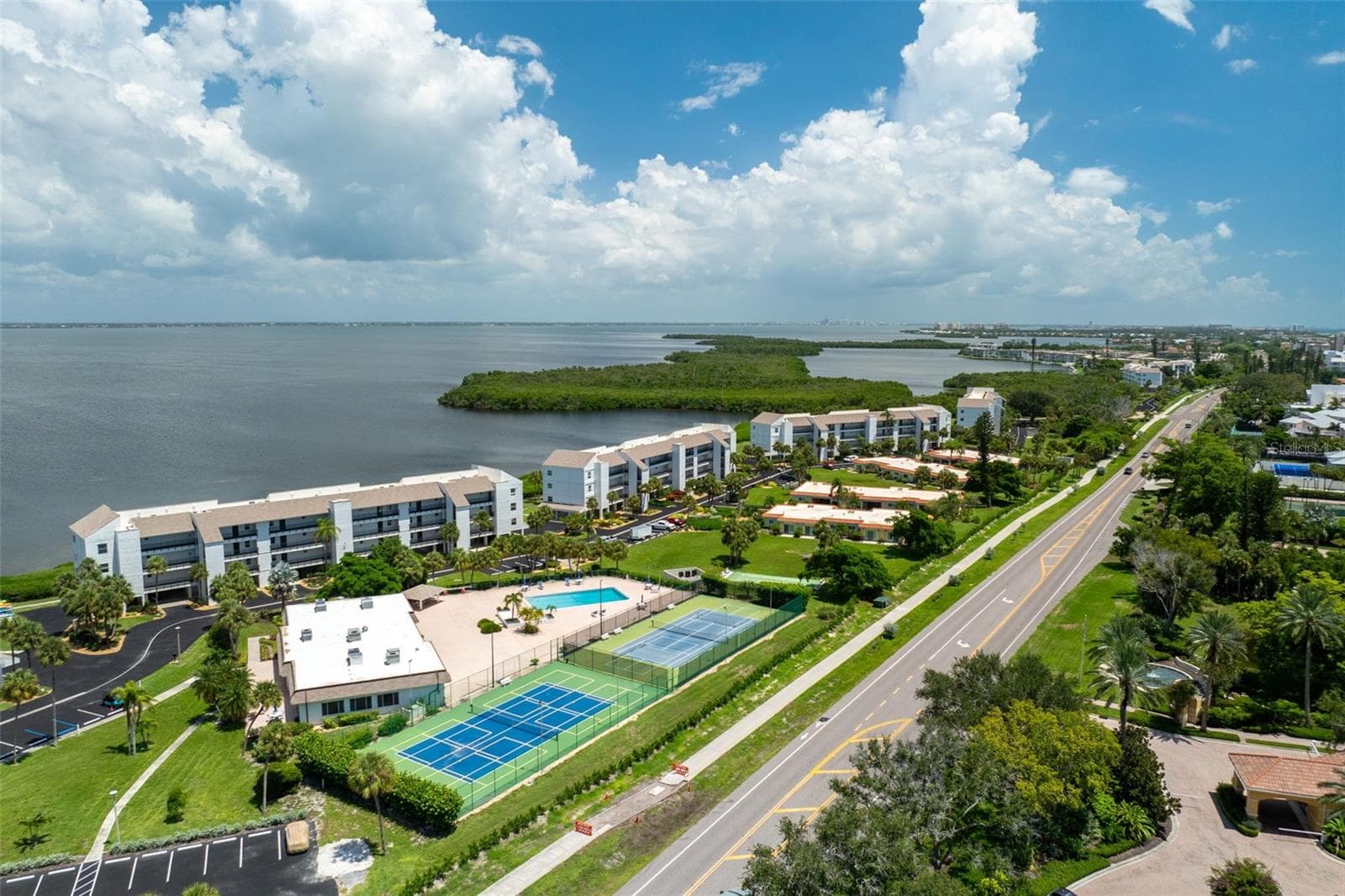 WINDWARD BAY AMENITIES - 4800 GULF OF MEXICO DR #PH 3, LONGBOAT KEY