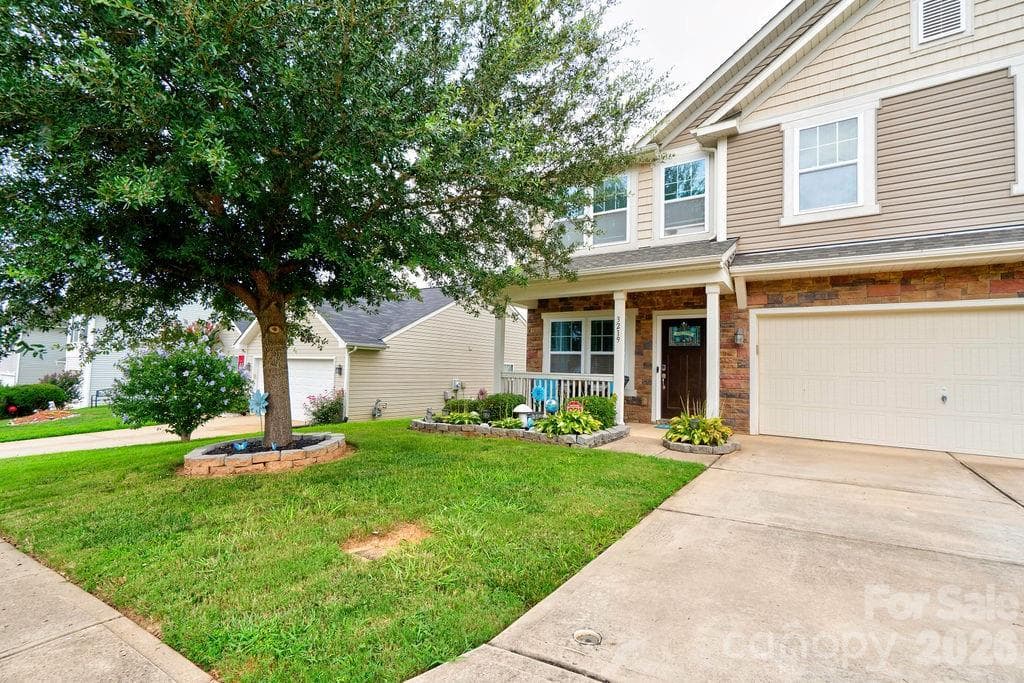Single Family Residence at 3219 Pikes Peak Drive, Gastonia, photo 2 of 48