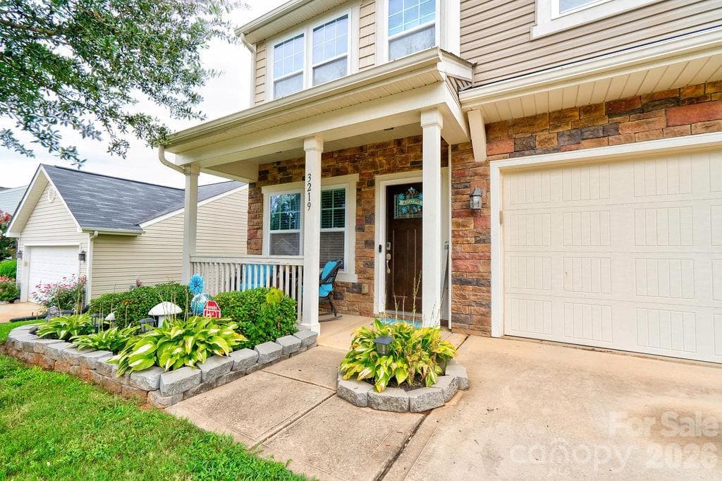 Single Family Residence at 3219 Pikes Peak Drive, Gastonia, photo 3 of 48