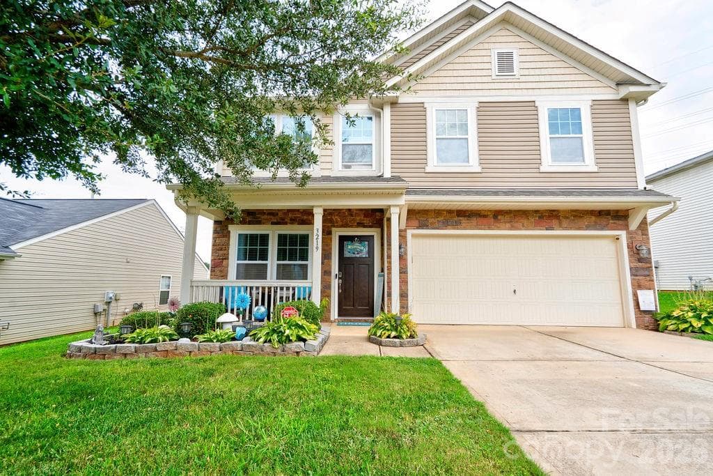 Single Family Residence at 3219 Pikes Peak Drive, Gastonia, photo 5 of 48