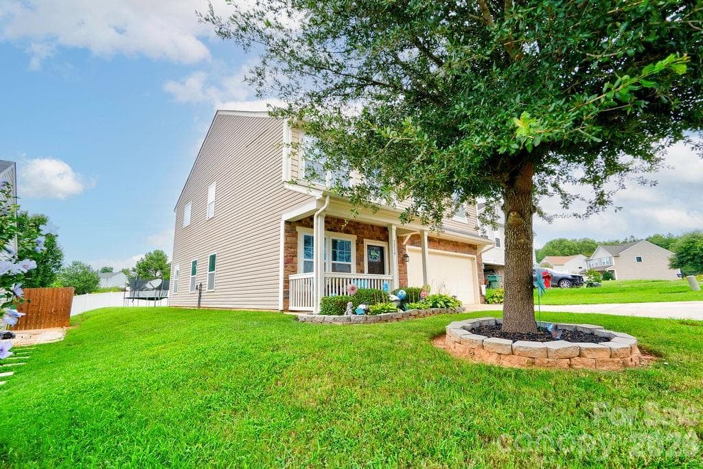 Single Family Residence at 3219 Pikes Peak Drive, Gastonia, photo 6 of 48
