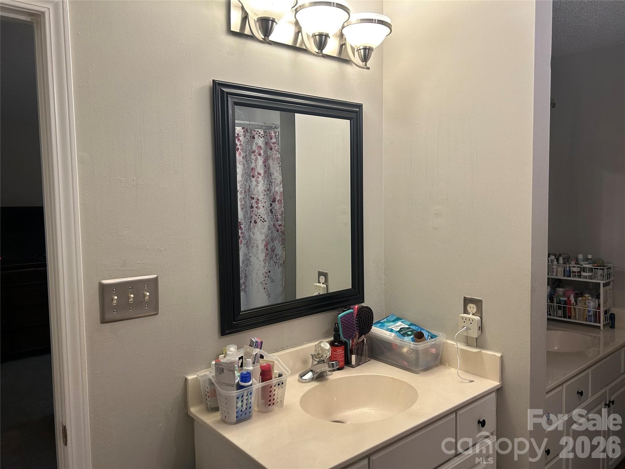 Primary bath with double separate vanities - 9206 Rotherham Lane, Charlotte