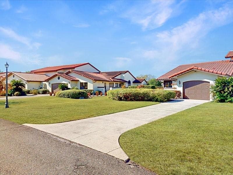 Over sized driveway too - 118 COVENTRY LN, HAINES CITY