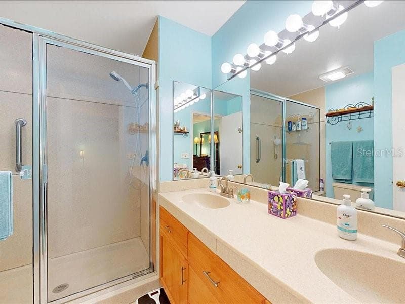 Primary bathroom, double sinks, very large shower - 118 COVENTRY LN, HAINES CITY