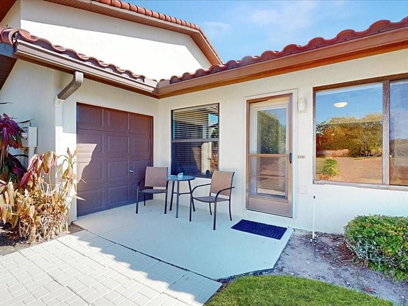 Rear golf cart garage or your own private storage space - 118 COVENTRY LN, HAINES CITY