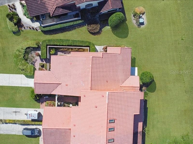 Barrell tile roof is beautiful - 118 COVENTRY LN, HAINES CITY