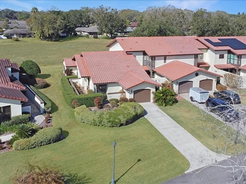 That side yard space !! - 118 COVENTRY LN, HAINES CITY